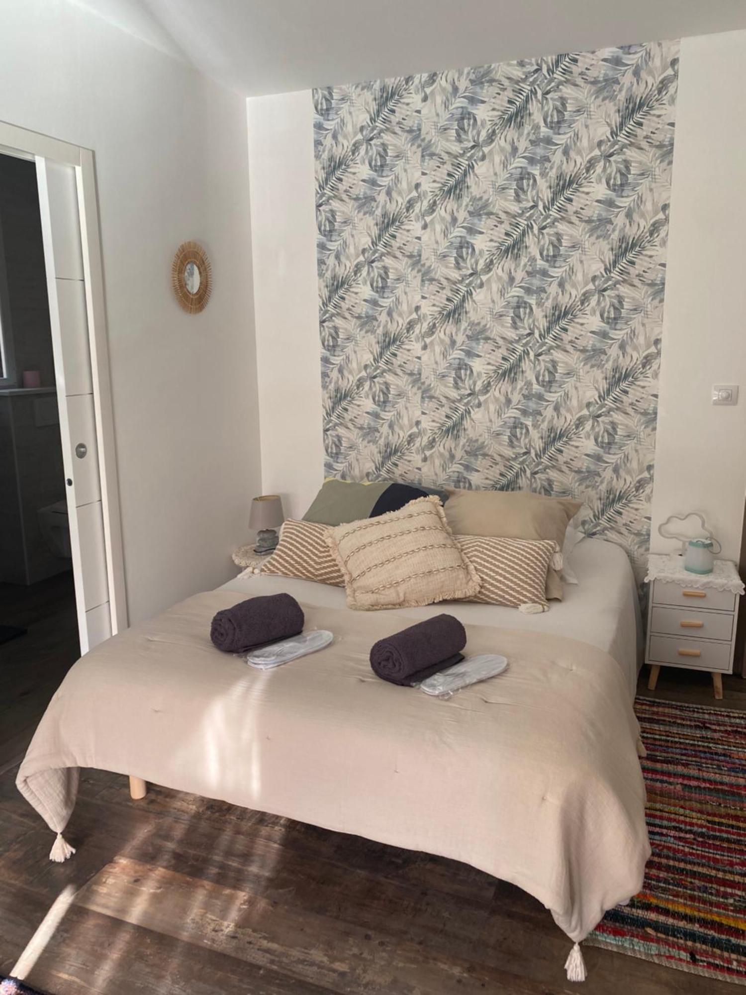 Escale Sur Le Bassin Cosy Sous Les Pins